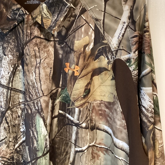 Under Armour camo dri fit shirt with three button neckline-size XL - Picture 2 of 5
